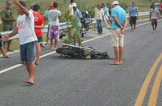 Pintadas – Acidente de moto mata um jovem e deixa outro gravemente ferido na BA 414