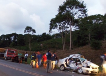 Casal morre em acidente na BR-101 no sul do estado; menino de um ano sobrevive