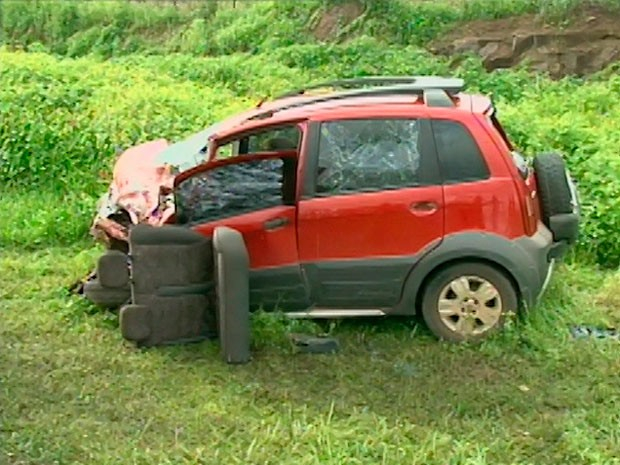 Motorista invade contramão ao perder os sentidos e deixa cinco feridos
