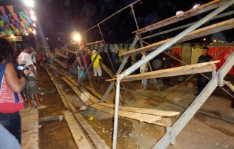 arquibancada desaba em barreiras