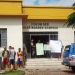 Revoltados com adiamento de audiência, moradores protestam em frente ao fórum