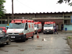 Ônibus com 40 índios tomba próximo a Amélia Rodrigues e deixa 12 feridos