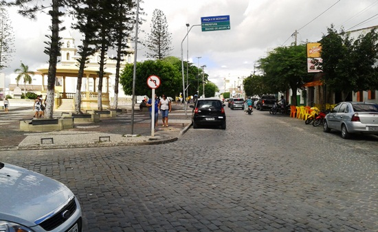 Coité – Trânsito modificado no centro da cidade. Precisa agora que os motoristas obedeçam