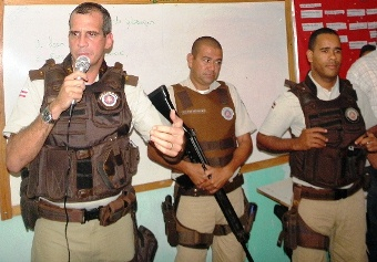 A convite da Blitz FM PM faz palestra sobre drogas em Várzea da Pedra