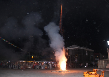 Dez minutos de show pirotécnico para abertura oficial do São João do Distrito de Bandiaçu