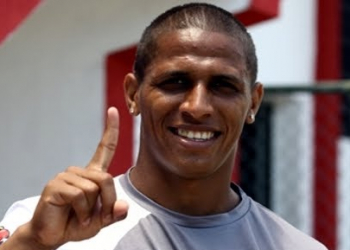Montesantense Ueliton, ex-Vitória, pode ser o primeiro reforço do Bahia para o Brasileirão