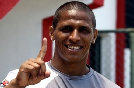 Montesantense Ueliton, ex-Vitória, pode ser o primeiro reforço do Bahia para o Brasileirão