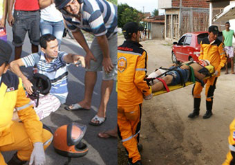 Motociclistas que se envolveram em acidentes em Coité passarão por cirurgia no HGE em Salvador