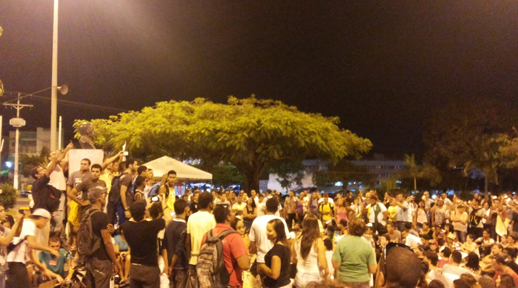 Mais de três mil pessoas vão ás ruas de Alagoinhas em protesto