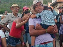 Pai das crianças de adotadas irregularmente, é preso acusado de agressão e furto