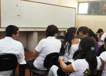 Alunos de medicina serão submetidos a Revalida no Brasil