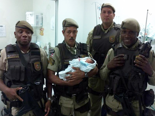 Bebê encontrado em caixa de sapato recebe o nome de Francisco