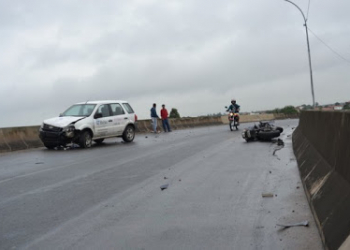 Veículo da Prefeitura de Coité que levava pacientes para Salvador atropela motociclista que viajava na contra mão