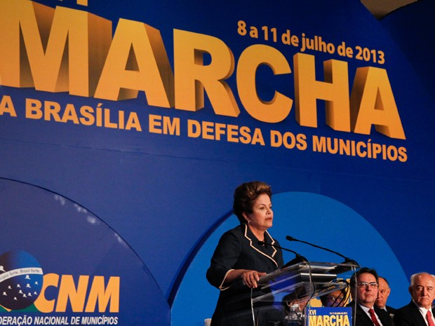 Dilma promete liberar R$ 3 bi para municípios custearem saúde e educação