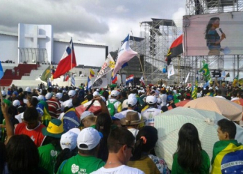 JMJ – Jovens coiteenses, jacuipenses, sãodominguense e serrinhense reservam local que fica a cerca de 200 metros do papa
