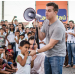 Luciano Huck grava quadro do programa na comunidade de Ipoeirinha-Coité