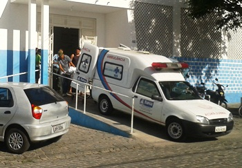 Coité – Criança de 11 anos sofre graves queimaduras depois de tocar barra de ferro em rede elétrica