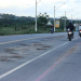 Coité – Pista esburacada leva perigo a ciclistas e pedestres na BA 409