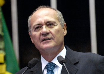 Renan diz que não pagará valor gasto com uso de avião da FAB
