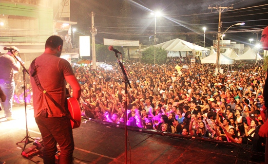 Banda Seu Maxixe atrai grande multidão no fechamento das comemorações de 80 anos de Coité