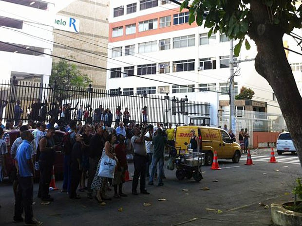 Corpo em decomposição é achado em cima de árvore em Salvador
