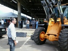 assis -pá carregadeira