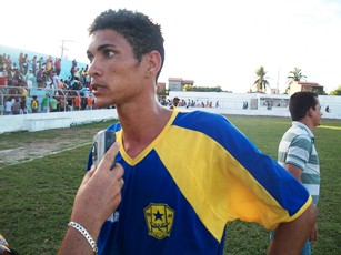 Fábio artilheiro do jogo com dois gols de penalti