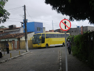 Rotina: homens armados assaltam ônibus próximo a Tanquinho