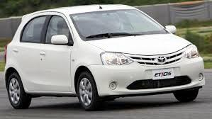 Bandidos tomam Etios da Toyota em assalto e levam motorista como refém