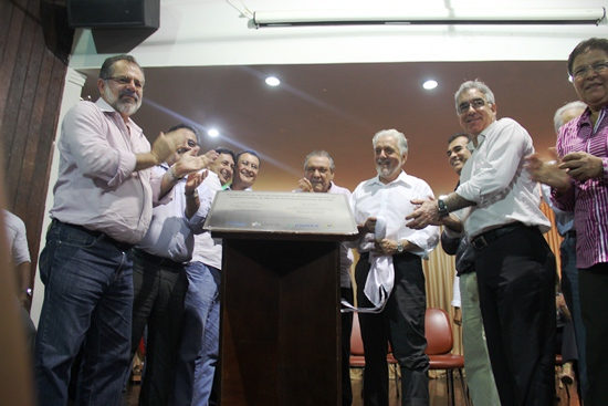 Coité – Governador inaugura ampliação do abastecimento de água; antes foi ao velório de funcionário de terceirizada da EMBASA