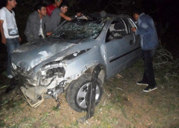 Veículo capota no “Inferninho” e motorista escapa apenas com escoriações