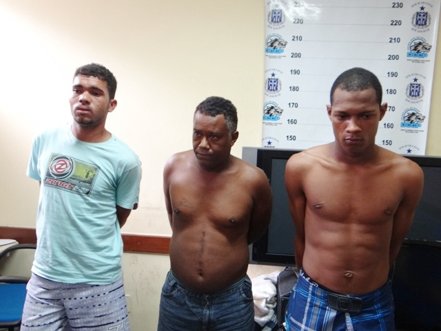 Polícia prende quadrilha que assaltou ônibus da Águia Branca e recupera objetos dos passageiros