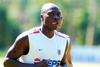 Ex-jogador Rincón sofre grave acidente de carro na Colômbia e está na UTI