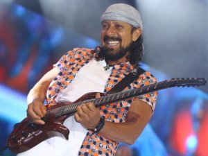 Bell Marques anuncia saida da Chiclete com Banana, veja vídeo