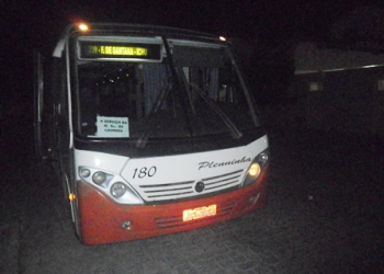 Bandidos armados saqueiam ocupantes de microônibus da Plena que fazia linha Feira de Santana/Ichu