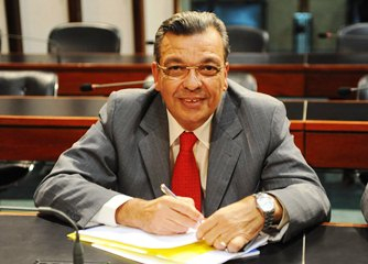 Targino Machado (PMDB) retorna à Assembleia Legislativa da Bahia após cirurgia no coração