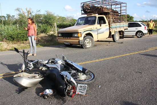 Coité – Motociclista tem fratura de fêmur depois de colidir com D-20 próximo a Salgadália