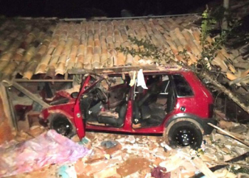 Alagoinhas: Mãe e filho morrem, após ter casa invadida por carro desgovernado