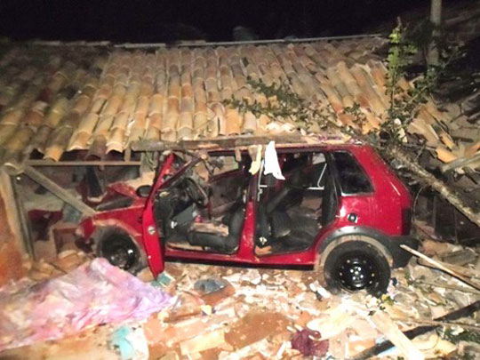 Alagoinhas: Mãe e filho morrem, após ter casa invadida por carro desgovernado
