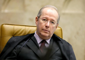 Um dia antes de decidir futuro de mensaleiros, ministro sofre pressão nas redes sociais