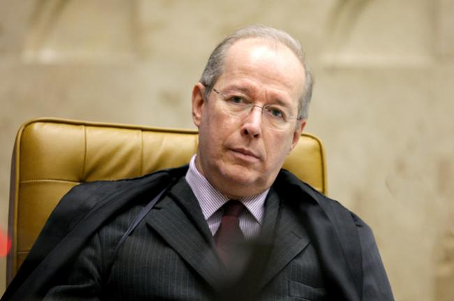 Um dia antes de decidir futuro de mensaleiros, ministro sofre pressão nas redes sociais