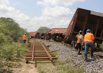 Coité – Trem carregado de brita descarrila e cinco vagões tombam no Distrito de Salgadália