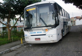 Bandidos embarcam em ônibus próximo a Campo Formoso e assaltam na chegada de Feira de Santana