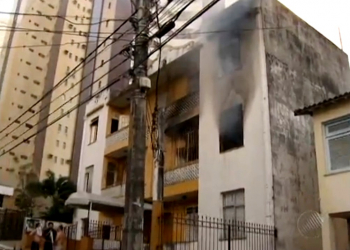 Salvador: Apartamento pega fogo, após jovem acender vela para santo