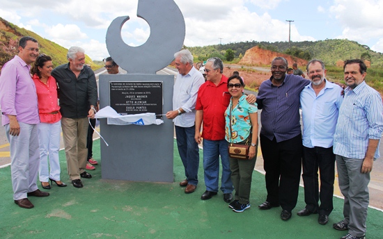 No ato de descerramento da 1ª placa a presença além dos prefeitos das duas cidades e deputado Josias, estavam cinco pré candidatos ao Governo 2014 - Otto,Lidice, Rui, Nilo e Pinheiro.