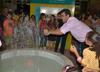 População queimadense é beneficiada com praça, ampliação de avenida e veículos 0 km