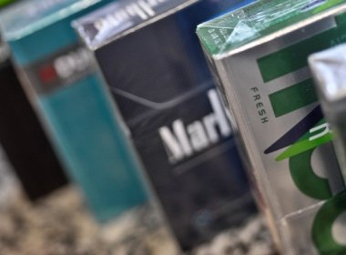 Com argumento de evitar demissão em massa, ministra suspende proibição de cigarro com sabor