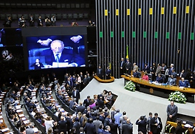 Plenário aprova Mais Médicos e estrangeiros terão que revalidar diploma