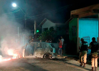 Laje: Assaltante morre e outro fica ferido após explodir banco e queimar carro