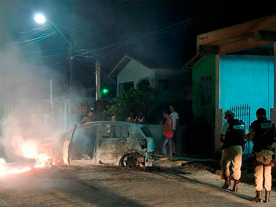 Laje: Assaltante morre e outro fica ferido após explodir banco e queimar carro